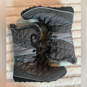 Columbia Women's Quilted Gray Winter Boots